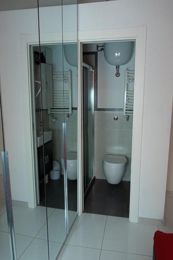 Roma Castel Nepi Home Near Colosseo المظهر الخارجي الصورة